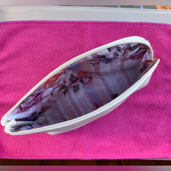 🩷Mary Kay🩷 Forever Diamonds Set: Eau de Parfum, Shower Gel, Cosmetic Bag - Picture 3 of 5